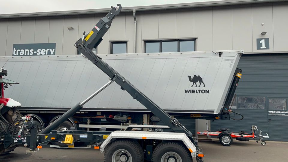 Tandem Hakenlift Anhänger Pronar T185 für Abrollcontainer in Weilerswist