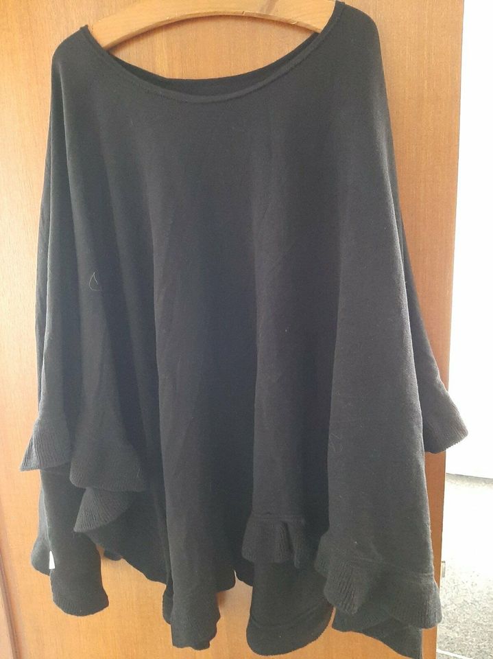 Poncho, schwarz, 100 % Polyacryl, one size, neuwertig in Bietigheim-Bissingen