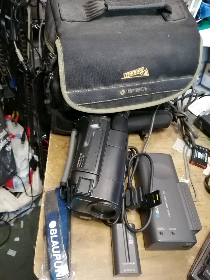 BLAUPUNKT CC-867, Videocamera Hi8 und Video 8, mit Zubehör!!! in Berlin