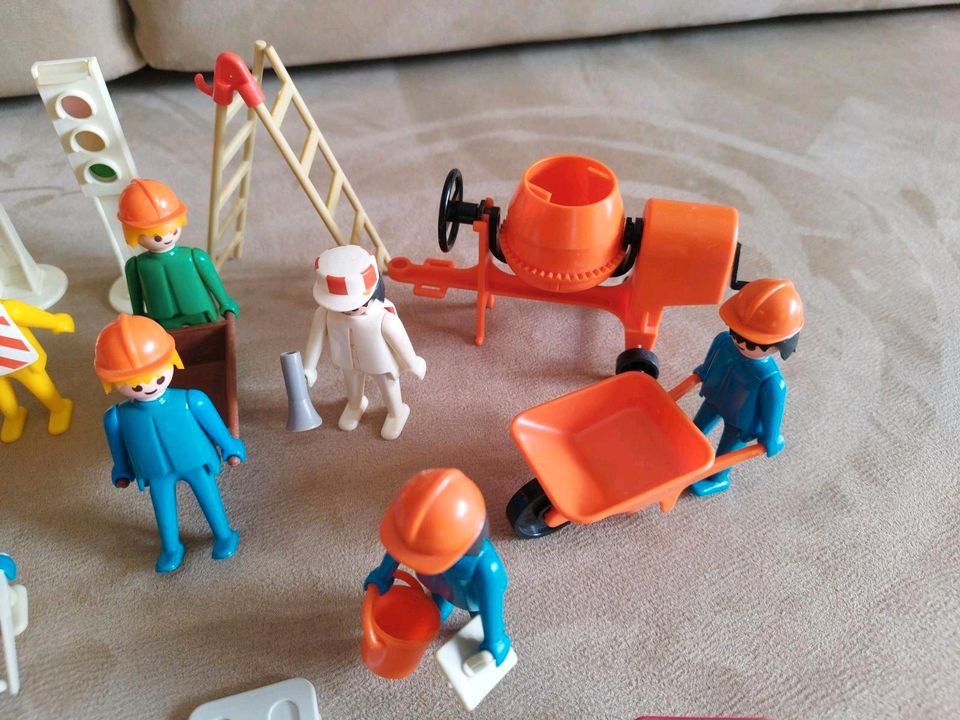 Playmobil Bauarbeiter Figuren und Werkzeug 1970er in Weilerswist