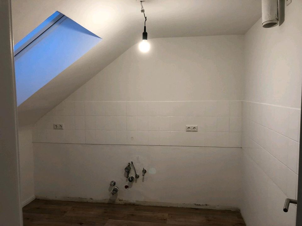 Schöne 4ZKB DG Wohnung / Erstbezug nach Renovierung / 36041 Fulda in Fulda