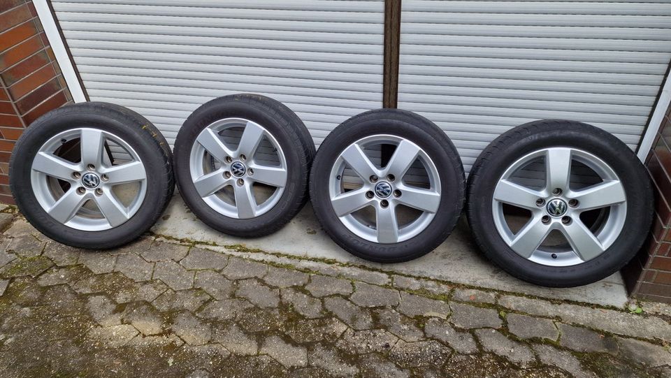 4 VW Alufelgen 6.5J x 16H2 ET50 mit DUNLOP Reifen 205/55 R16 -91W in Altrich