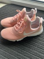 Nike Sportschuhe/Turnschuhe Größe 37,5 Hessen - Wolfhagen  Vorschau