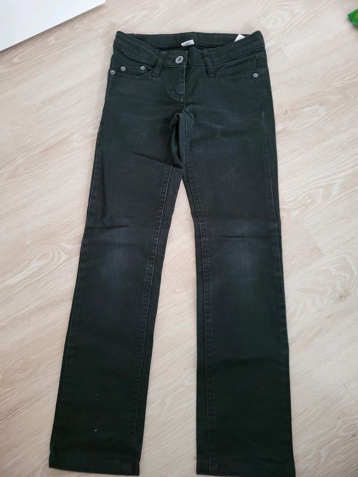 Schwarze Jeans von S.Oliver in Gr.134 - wie neu! in Bochum