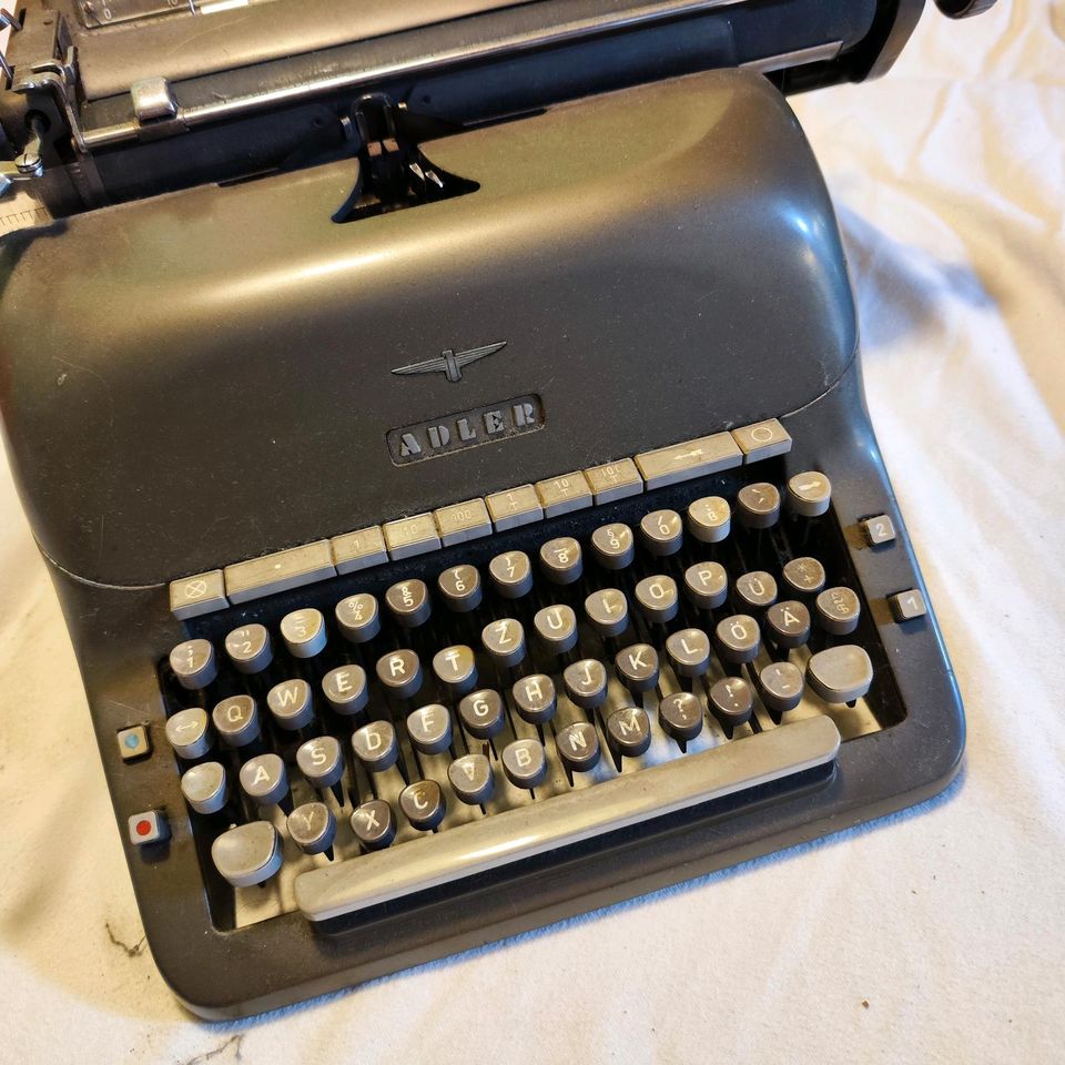Schreibmaschine, ADLER, 50er Jahre in Wörth a. Main