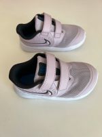 NEU NIKE Sneaker Gr.25 Mädchen Hallenschuhe Sportschuhe Baden-Württemberg - Straubenhardt Vorschau