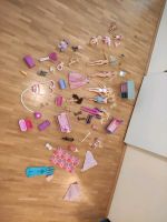 Barbie Puppen und Sonstiges Spielzeug im Paket abzugeben Köln - Porz Vorschau