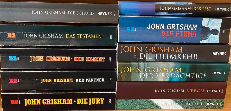 Urlaubslektüre Krimi John Grisham in Balve