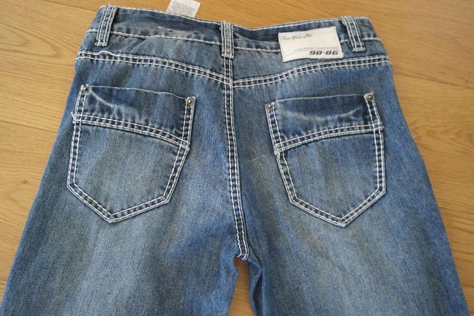 Jeanshose Jeans Größe 29/32 blau mit Knöpfen guter Zustand in Künzell