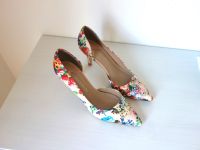 Lazzarini Satin Blumen spitze Pumps High Heels Rosé Nude Gr. 40 Frankfurt am Main - Westend Vorschau