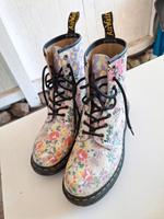 Dr. Martens Schuhe 39 Schnürboots 1460 Blumen  Beige Niedersachsen - Walsrode Vorschau