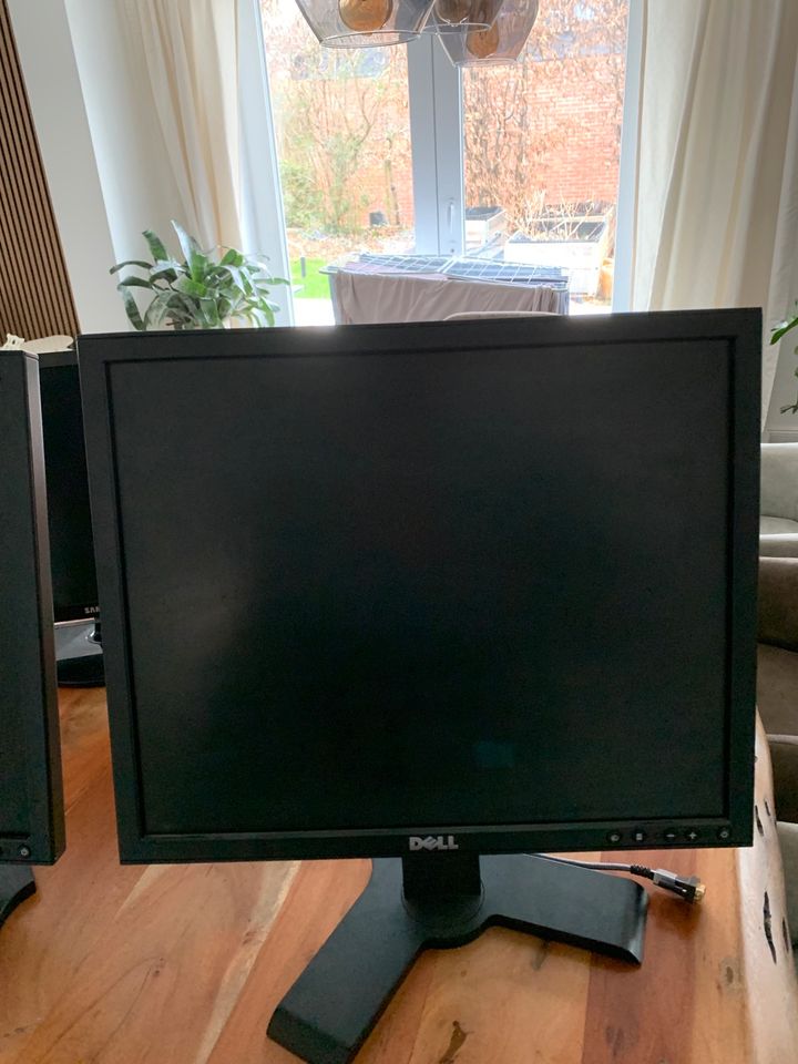 Dell Monitor P1900St sehr guter Zustand mit DVI Kabel in Barsbüttel