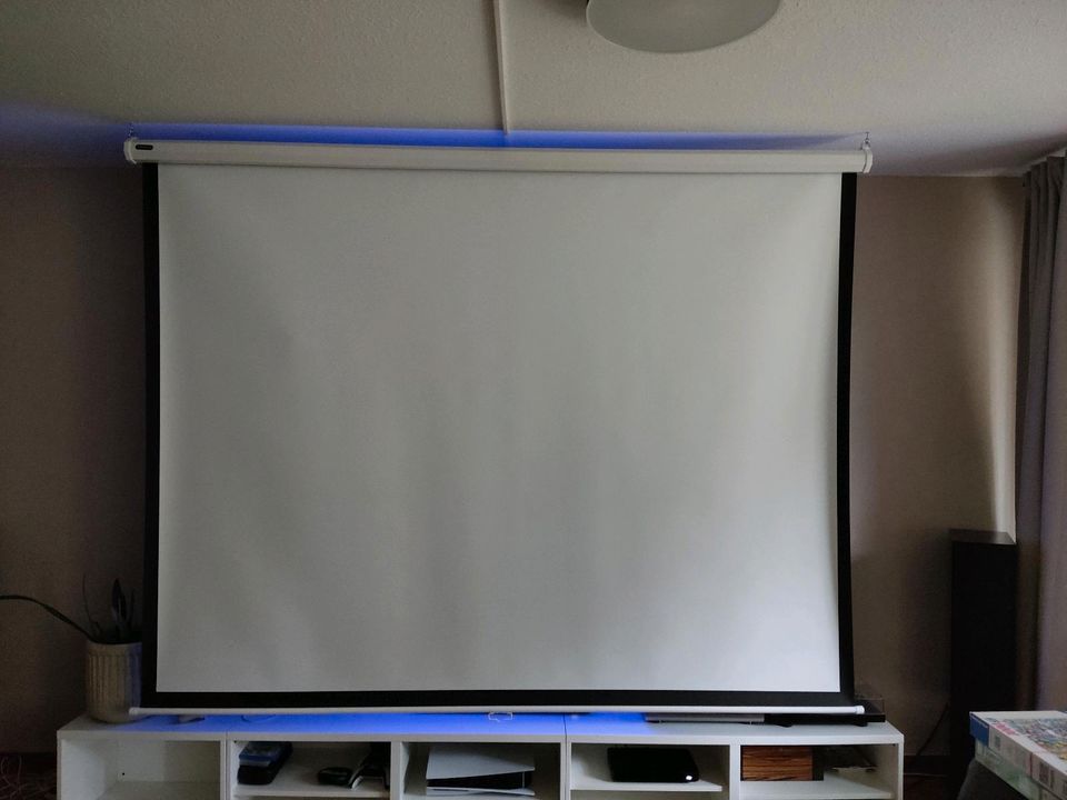 Epson Beamer plus Leinwand in Langenhagen