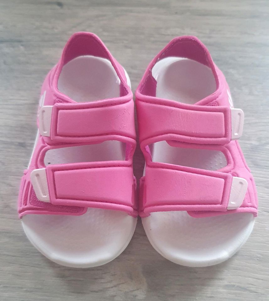 Adidas Altaswim Sandale, fuchsia, Gr. 21 in Weißenfels