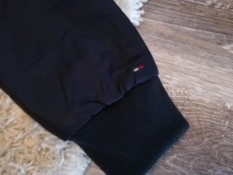 Tommy hilfiger Winterjacke gr L in Gemünden (Wohra)