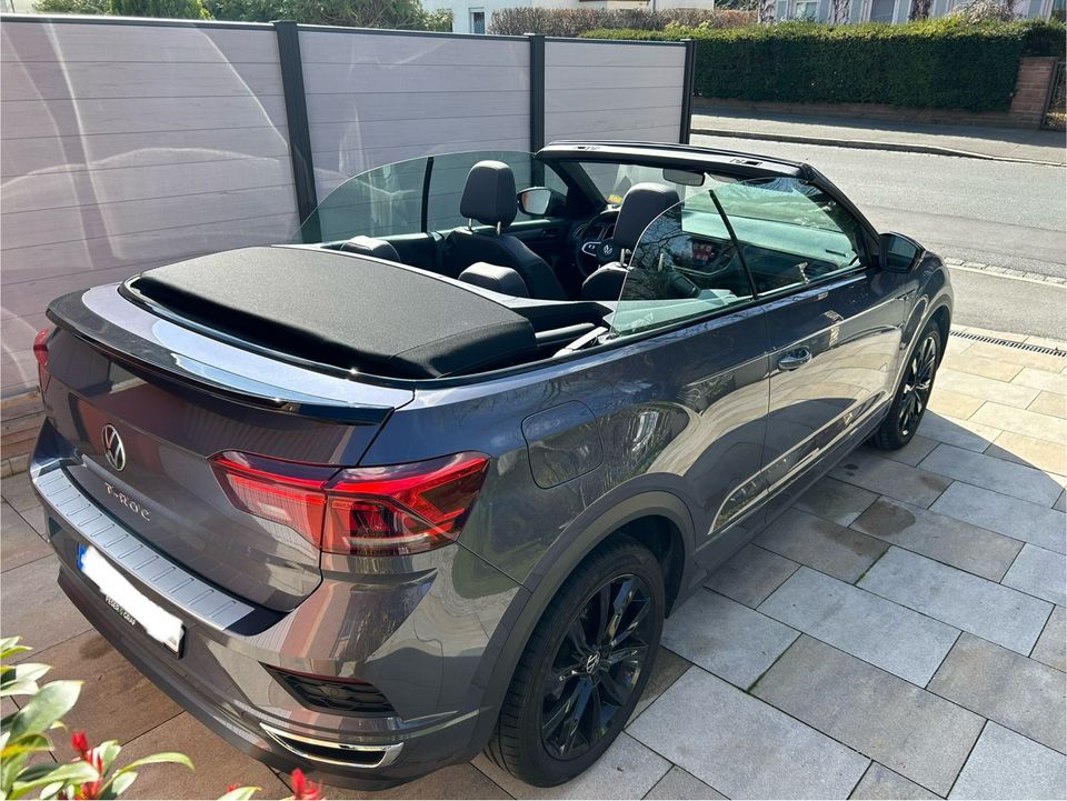 VW T-Roc Cabrio BlackStyle 1.5 TSI DSG R-Line, 8-fach bereift in Nürnberg (Mittelfr)