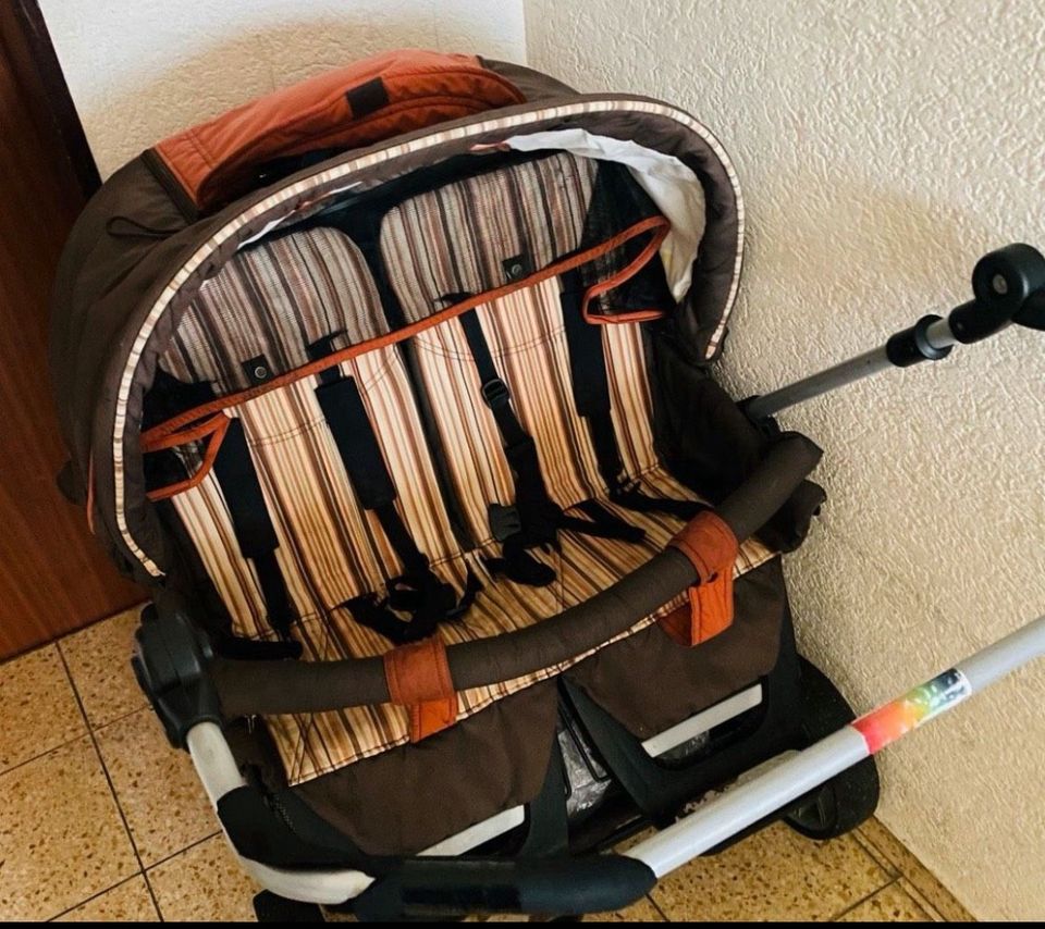 Kinderwagen, Zwillingskinderwagen in Oerlenbach