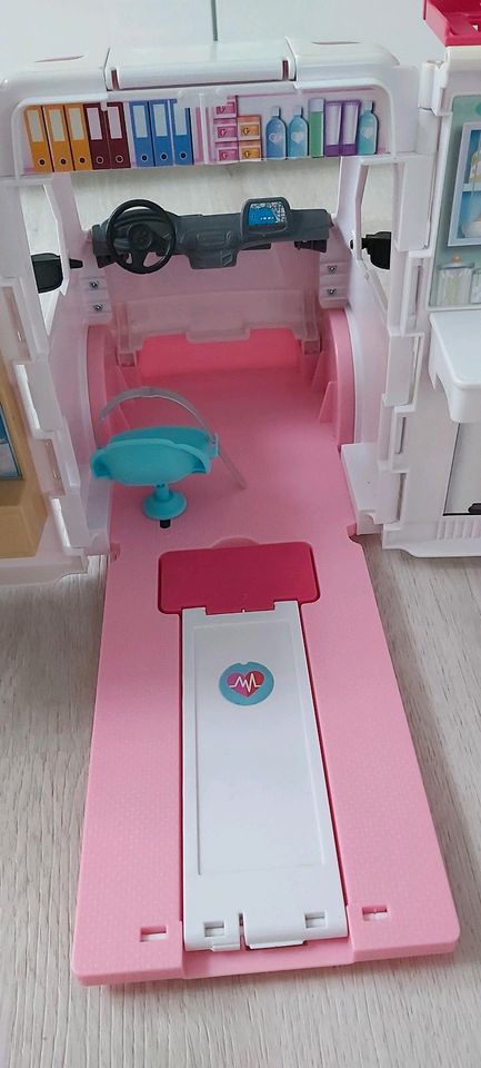 Mattel Barbie Puppen Krankenwagen / mit Licht u. Geräusche in Ostfildern