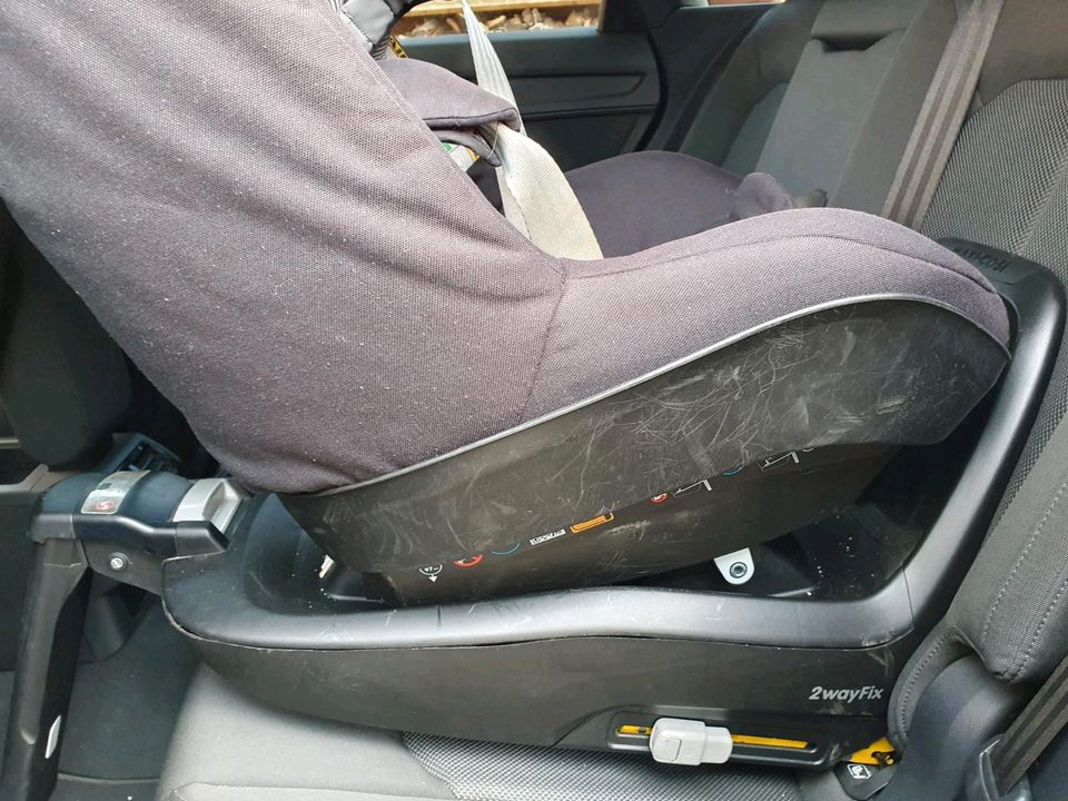 Maxi Cosi 2way Pearl inkl. Isofix Way Fix Station in Kamenz