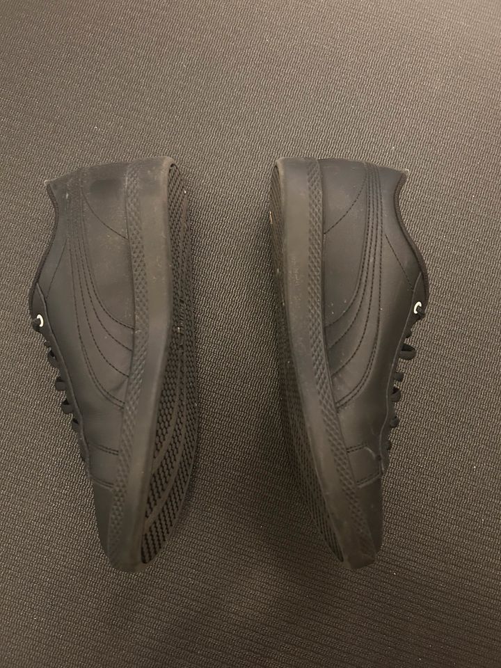 Sneaker schwarz Puma 40,5 wie neu in Hamburg