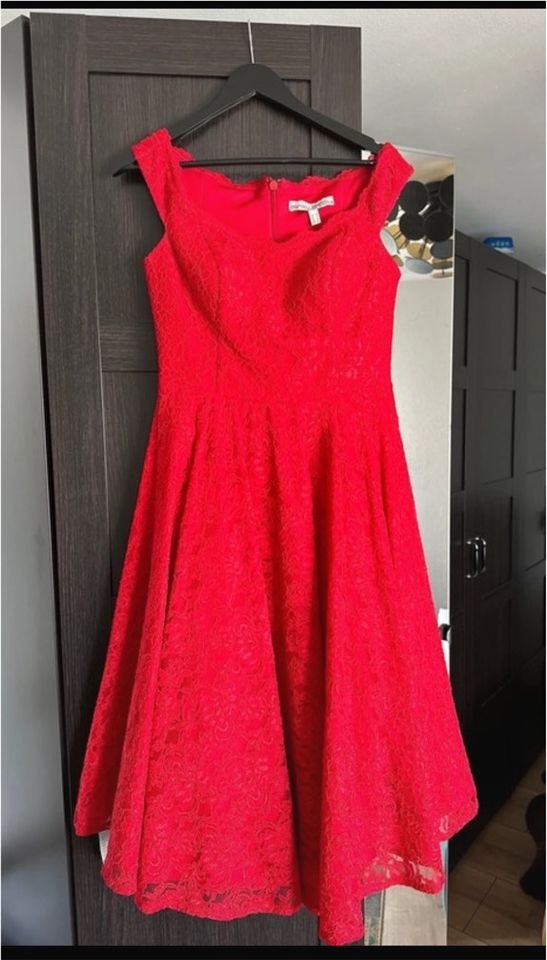 Rotes Festliches Kleid Spitze in Rodenbach