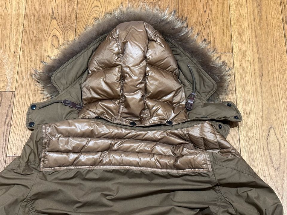 Original Moncler Regenjacke (Gr. 2 M) Braun-Gold mit Pelz Kaputze in Feldafing