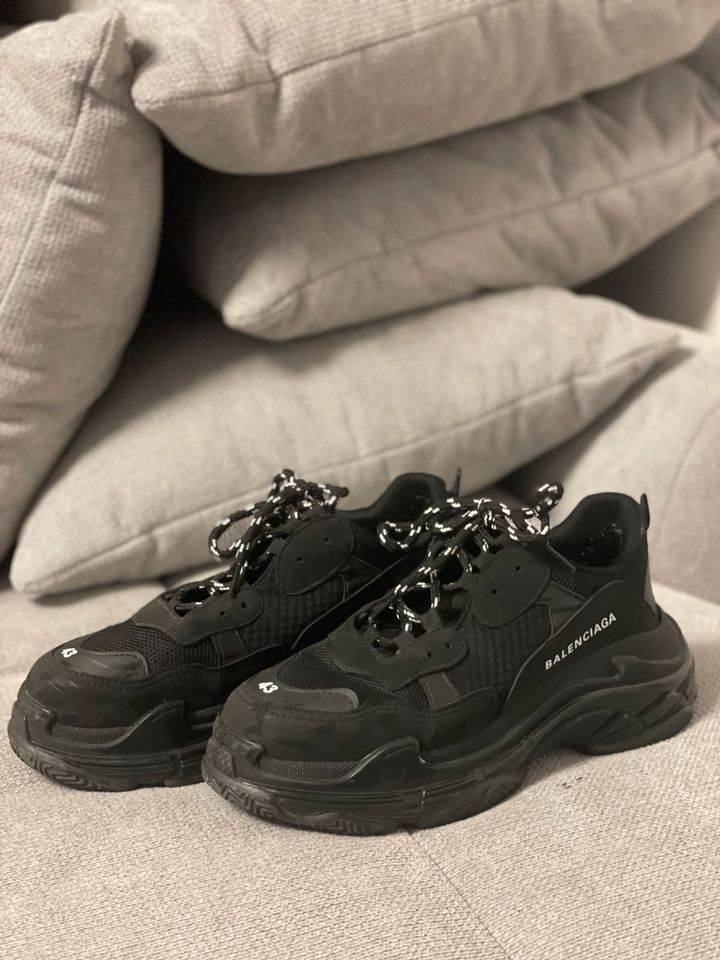 Balenciaga Triple S black in Bottrop