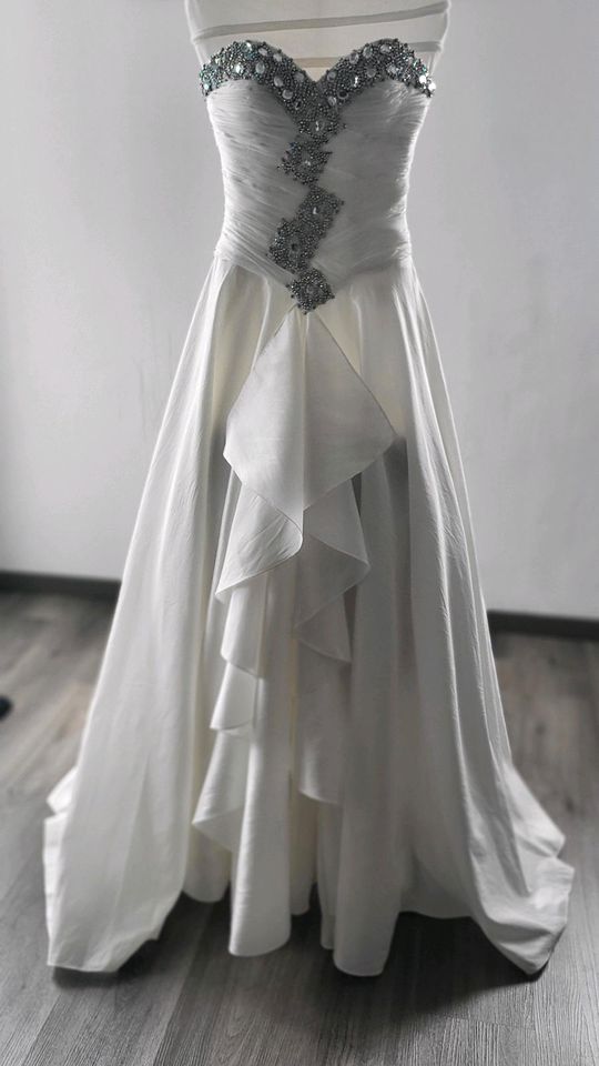 Unikat Brautkleid Hochzeitskleid mieten ausleihen Verleih in Radevormwald