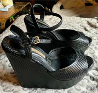 tolle schwarze Wedges | Buffalo London | Gr.38 Köln - Ehrenfeld Vorschau