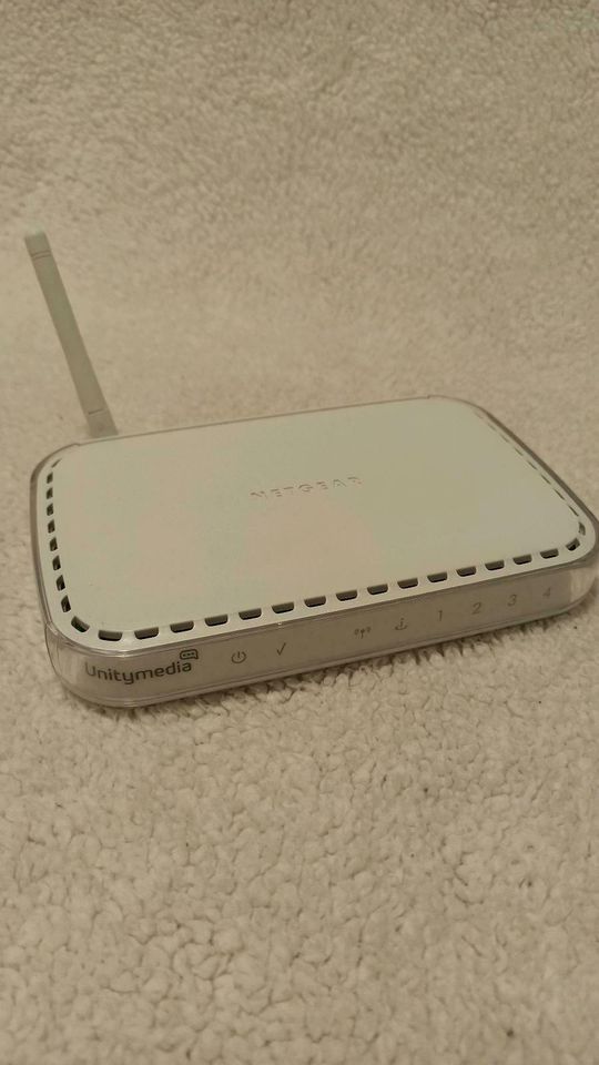 Netgear WGR614 V9 WLAN Router Internet Switch Unitymedia in Barntrup