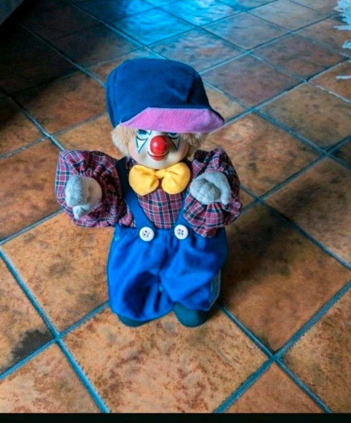 Clown Porzellan Puppe in Altrip