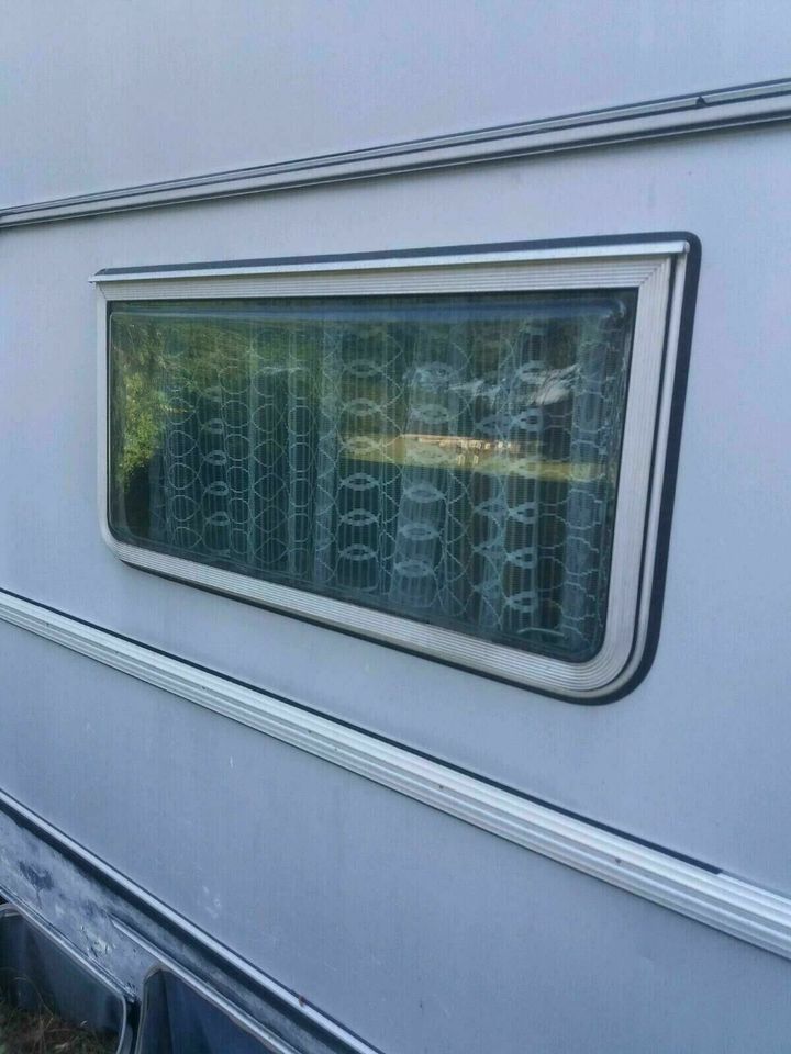 Schlachte Wohnwagen Tabbert Teile Fenster in Kremmen