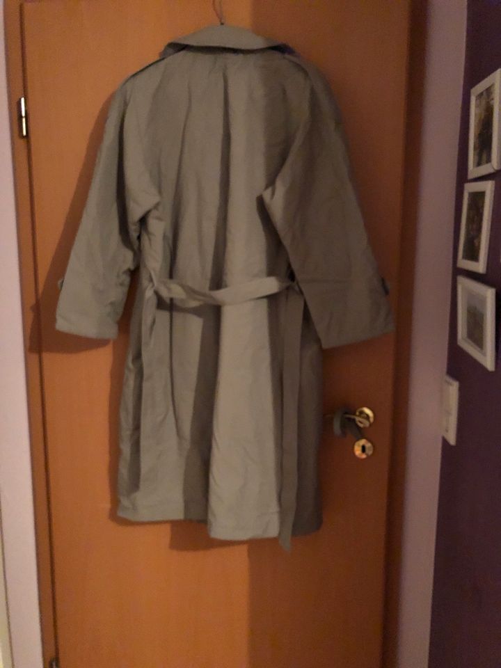 Grauer trench coat in Riegelsberg