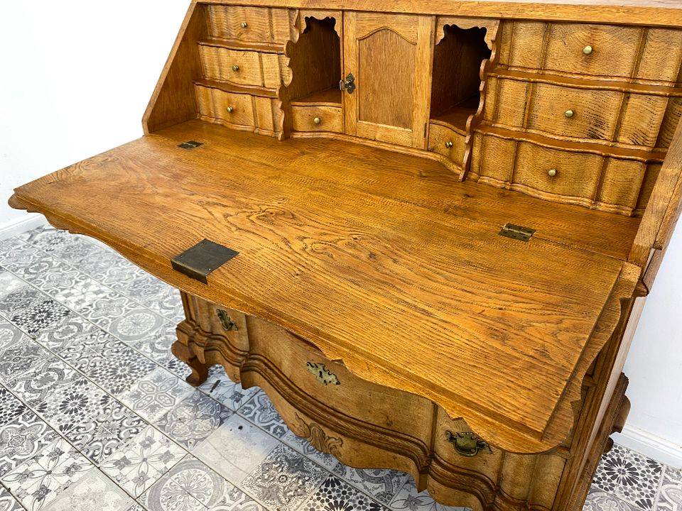 WMK Wunderschöner und gut erhaltener dänischer antiker Sekretär aus vollem Eichenholz mit klassischen Messingbeschlägen # Schreibtisch Desk Kommode Schreibschrank Schreibkommode Biedermeier Vintage in Berlin