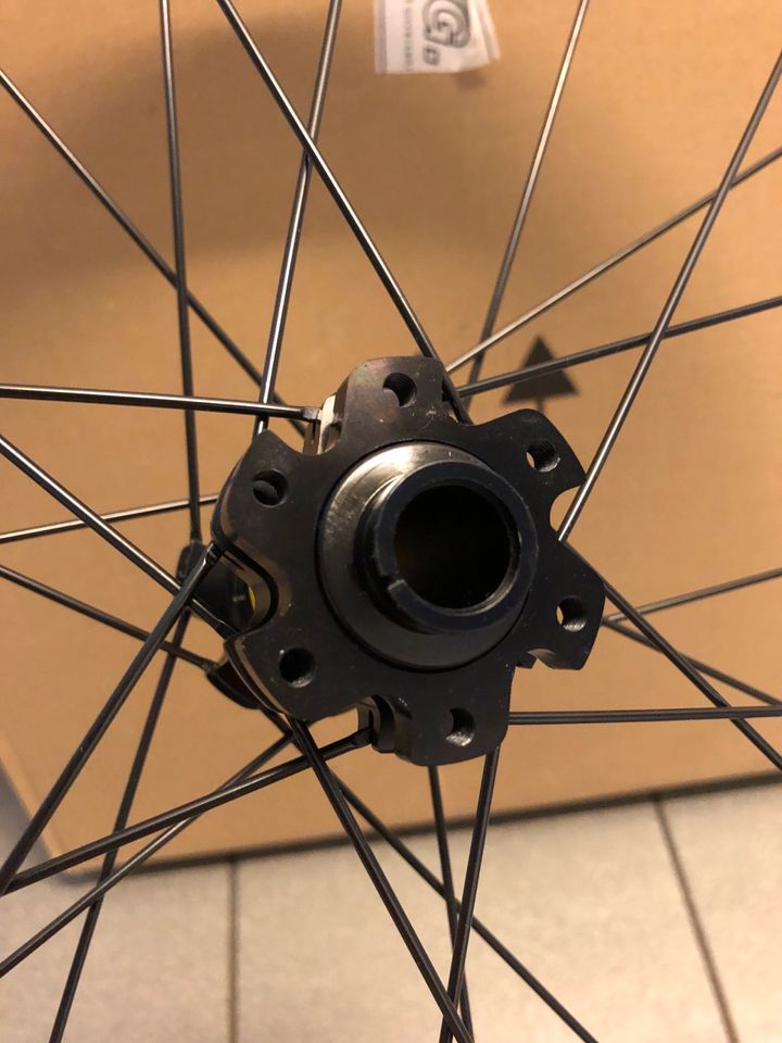 Mavic Crossmax Elite Carbon 27,5“ Vorderrad 100 15 in Berlin