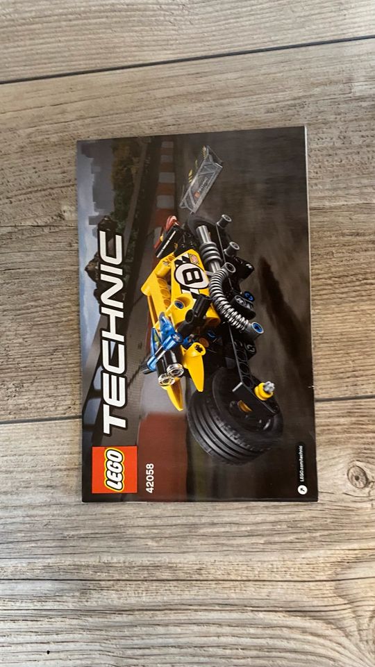 Lego Technik Motorrad in Schwarzenbek