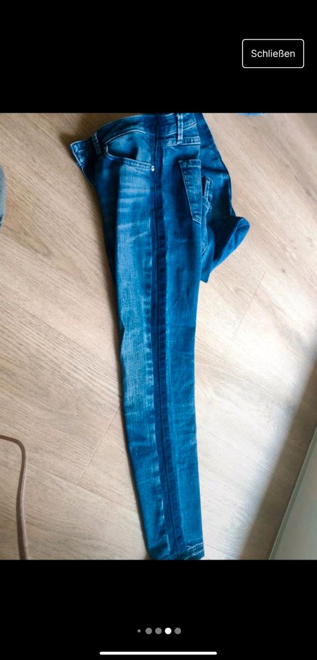 Jeans Guess 27 / S, 3/4 lange in Berlin