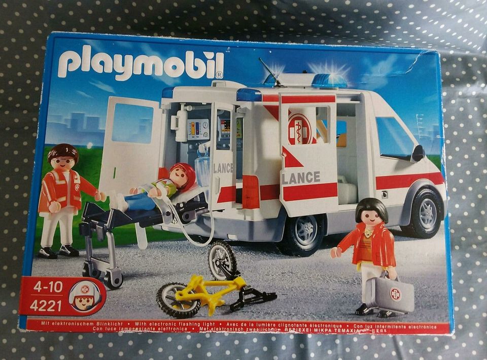 Playmobil Krankenwagen 4221 in Lübeck