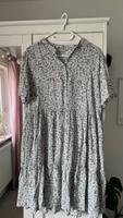 Only Pigalle Kleid Blumenprint grün Gr. S NEU Nordrhein-Westfalen - Verl Vorschau