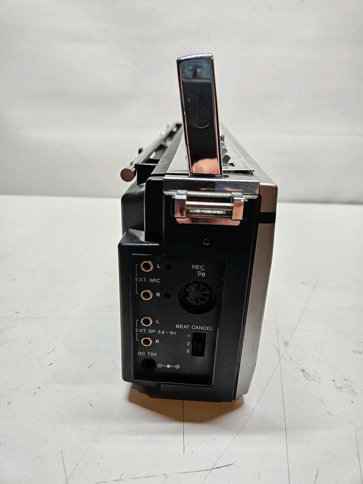 Sanyo M7700FU Vintage Radio Cassette Recorder in Düsseldorf