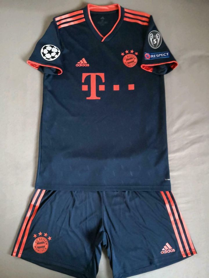 FC Bayern München ucl Müller Trikot mit Shorts in Bottrop