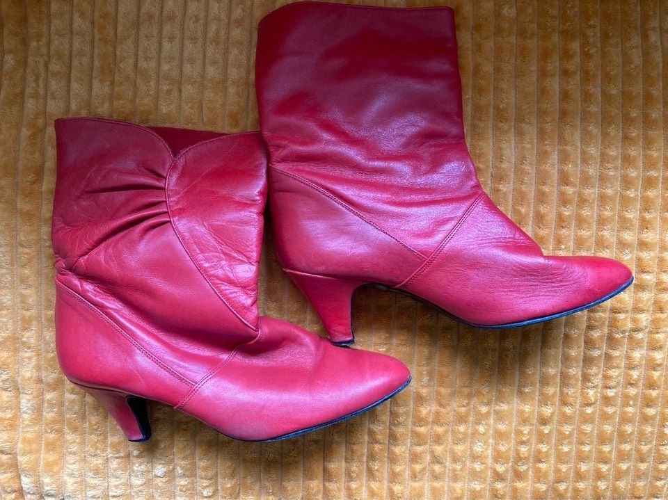 Rote Leder, Stiefelette 39 in Herscheid