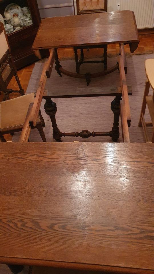 Antiker Tisch (ausziehbar) mit 6 Stühlen in Braunfels