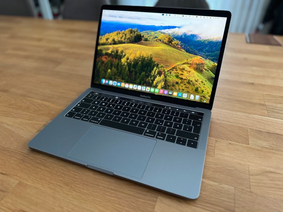 Apple 13“ Zoll MacBook Pro 2019 8 GB 128 GB Touchbar in Rehlingen-Siersburg