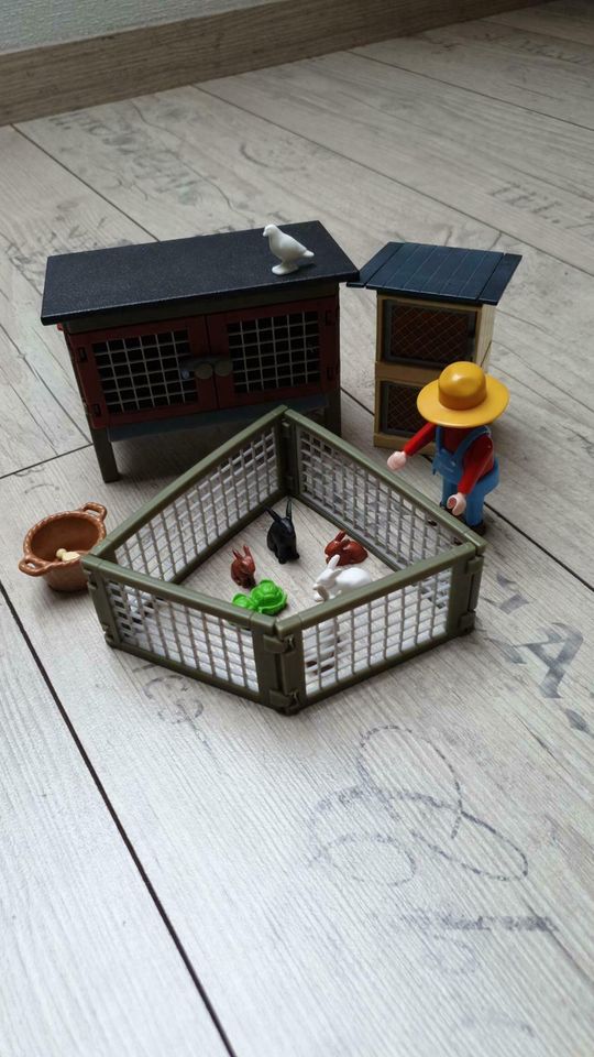 Playmobil Hasenstall 4491 plus Großen Stall mit Freilauf in Grasleben