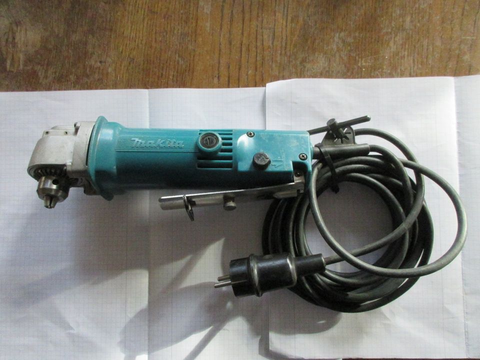 Makita Winkelbohrmaschine DA3000R in Utting