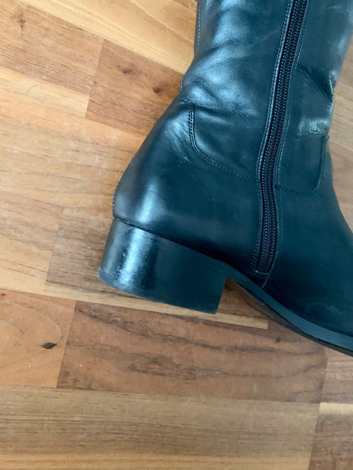 Schwarze flache Lederstiefel - kniehoch - #esprit Gr.39 in Mainz