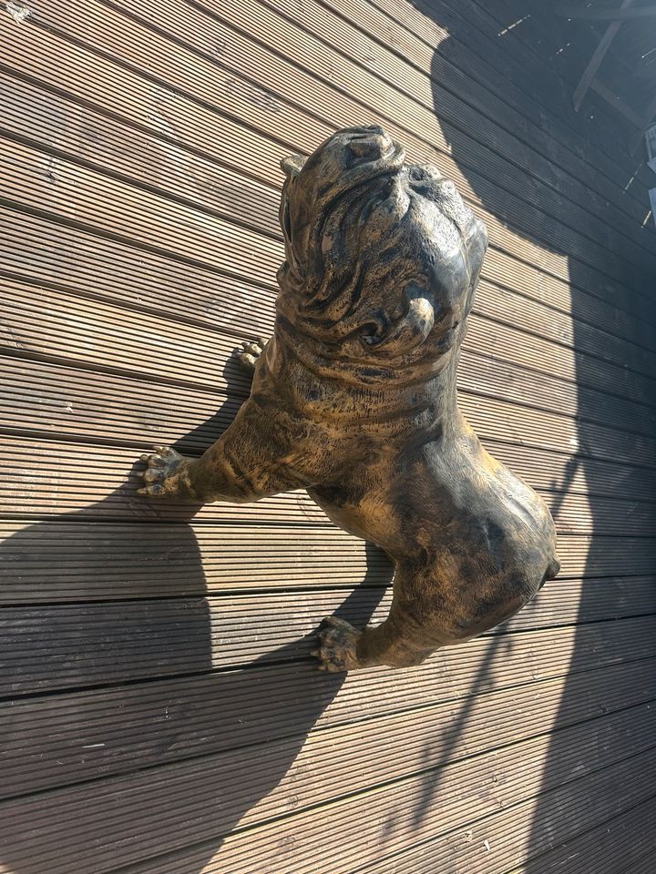 englische Bulldogge Hund Statur stehend bronze Patina 93 cm in Sommerland