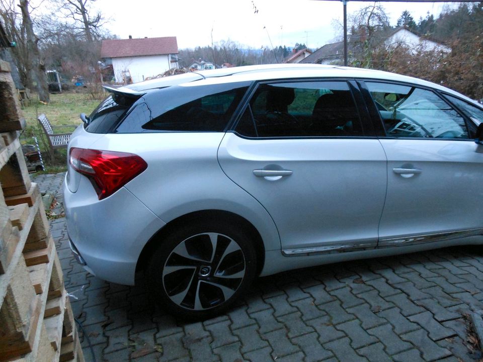 Sitroen DS5 Hibrid 4 2,0HDI 200ps Navi Kamera Pano Massage in Mitterfels