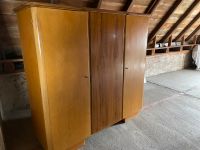 Wunderschöner alter Holzkleiderschrank mit 3 Türen Antik Thüringen - Kraftsdorf Vorschau